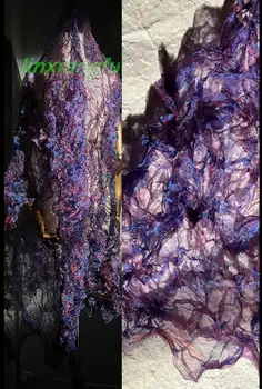 Фиолетовая хрустальная плиссированная трехмерная ткань, тисненая лазерная сетчатая ткань, дизайнерская ткань для фона для фотографий.